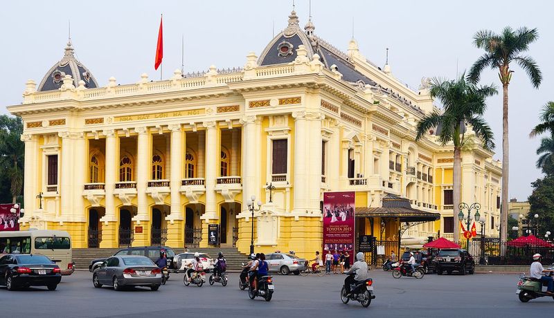 justfly nha hat lon ha noi