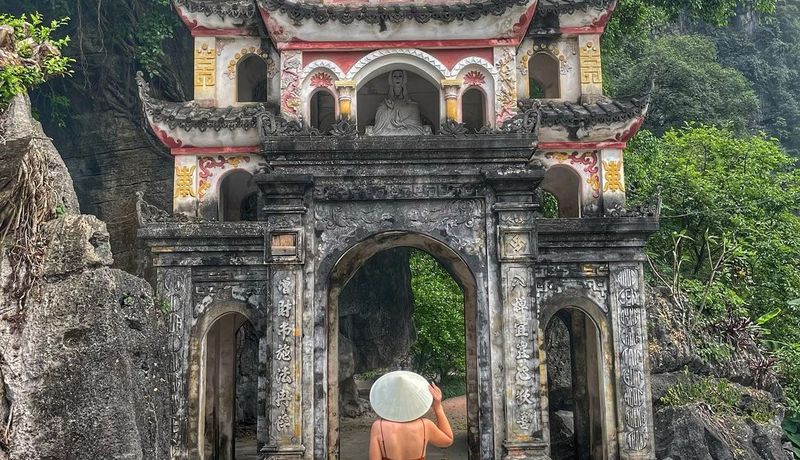 justfly chua bich dong ninh binh