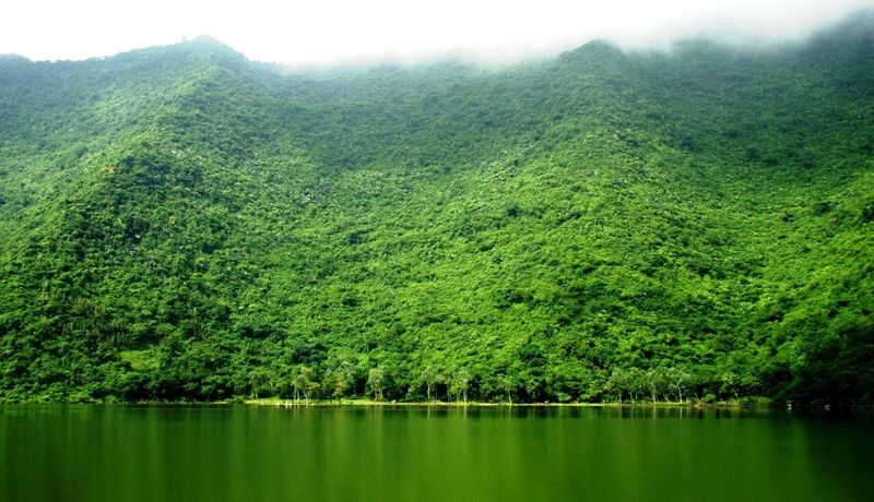 ho yen quang cuc phuong nation park ninh binh 