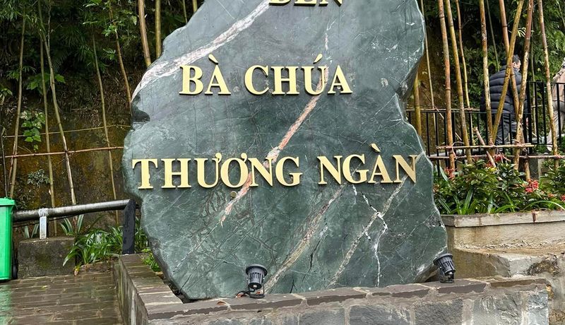 den ba chua thuong ngan tam dao vinh phuc 