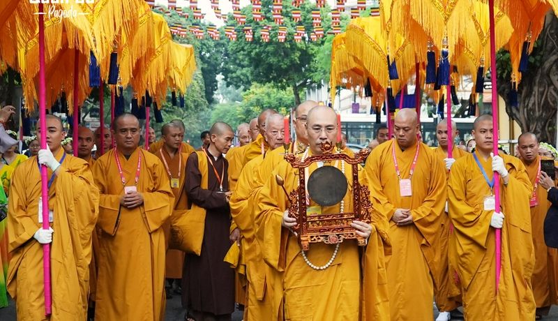 chua quan su ha noi 