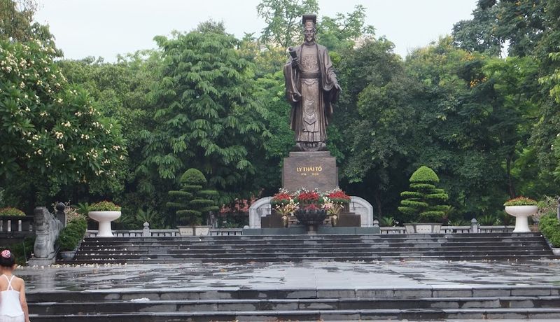 vuon hoa ly thai to ha noi 