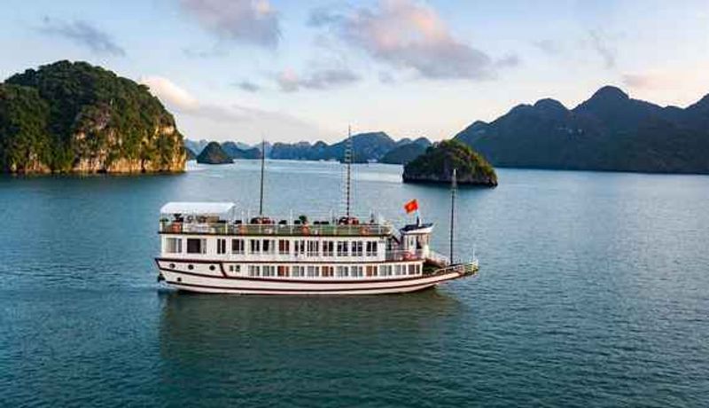 lavender elegance cruise ha long