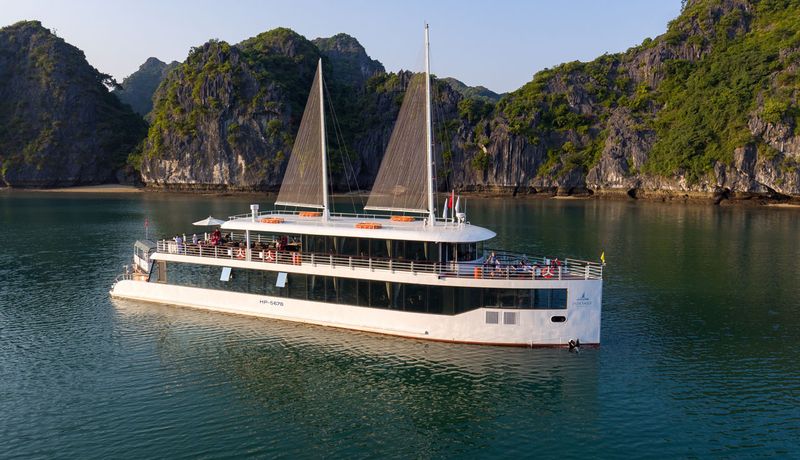 jade sails aclass cruises ha long