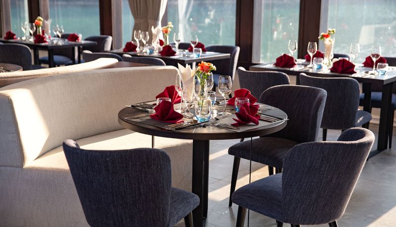 jade sails aclass cruises ha long
