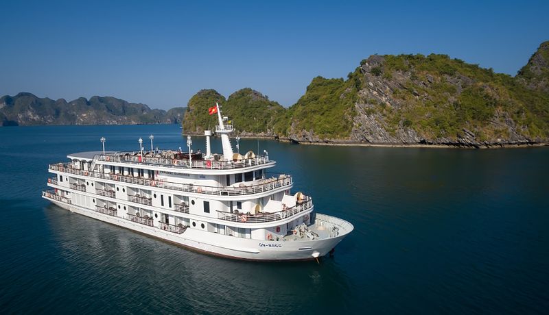 paradise elegance cruise 31 cabins ha long