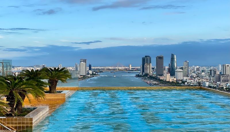 khach san da nang golden bay 