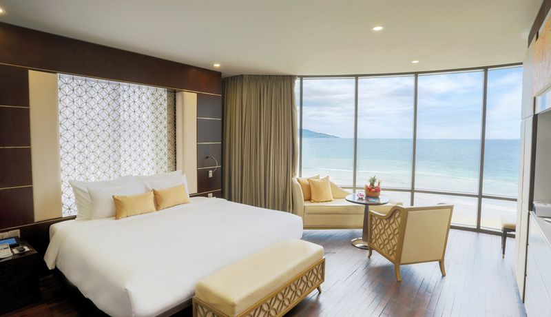 holiaday beach da nang hotel resort