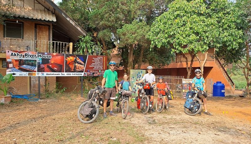 akha river house chiang rai thai lan 