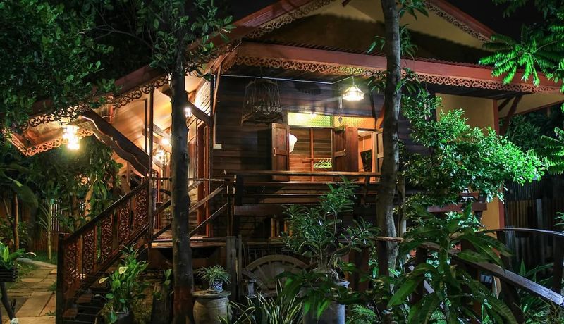 fahsai homestay wooden house thailand