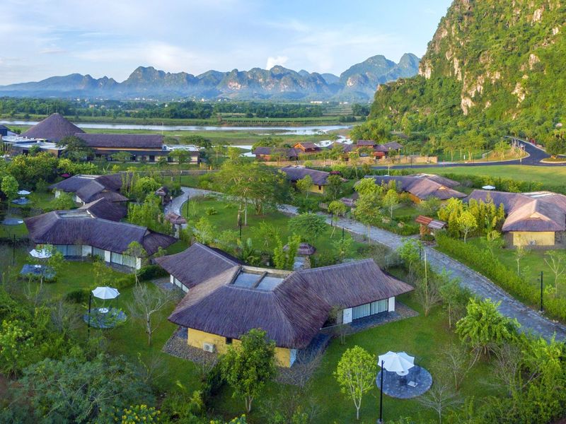 rock villa serena kim boi hoa binh  