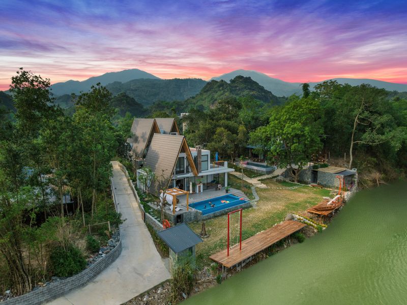 khuon vien lakeside lala villas homestay hoa binh 