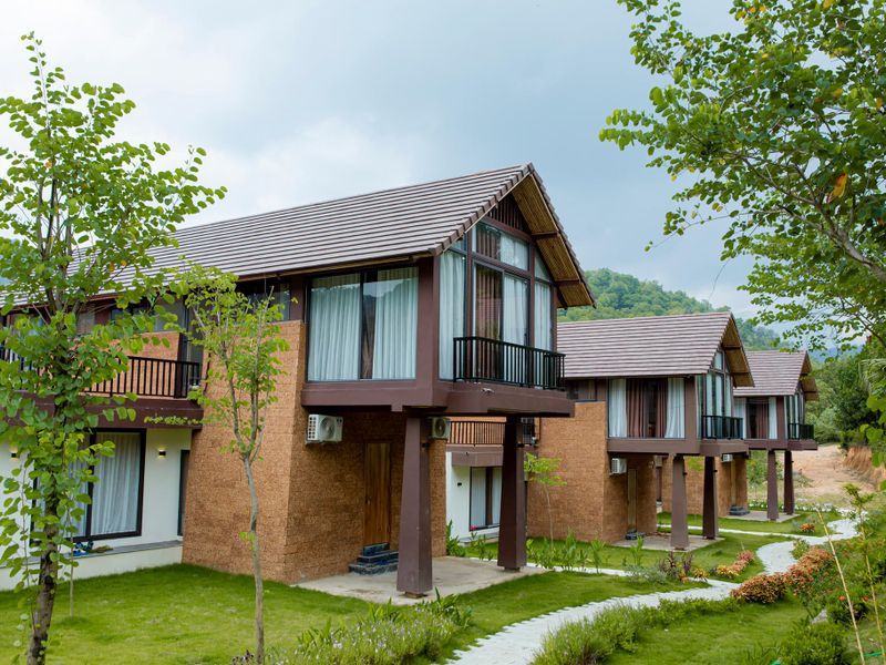 khuon vien thang may village ba vi