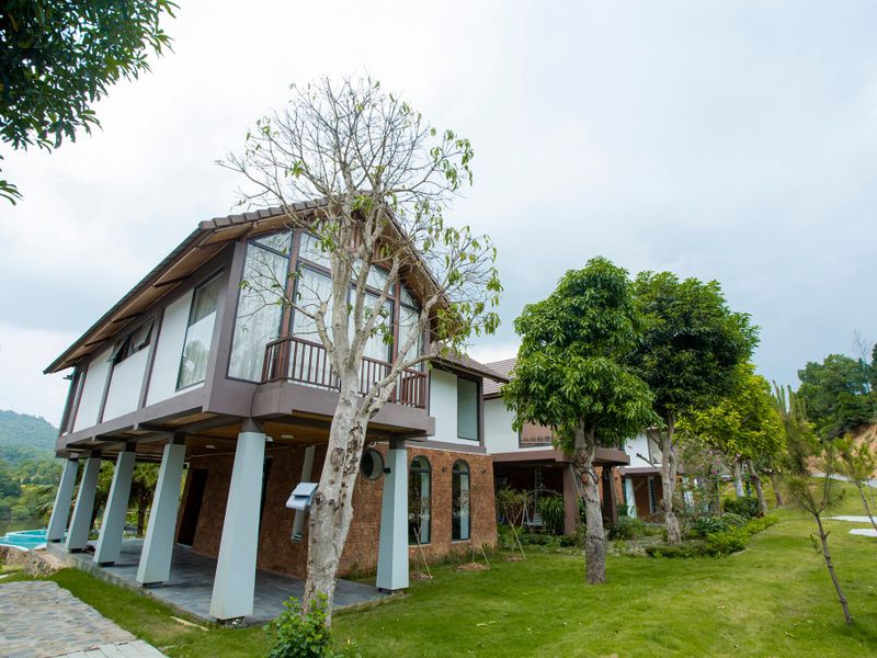 khuon vien thang may village ba vi