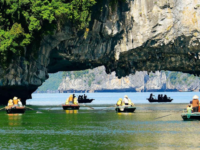 justfly luon cave ha long