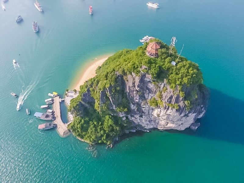justfly titop island ha long