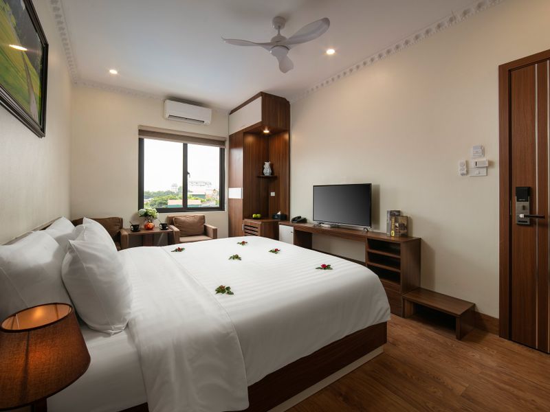 justfly deluxe double pool view tam coc holiday hotel & villa ninh binh