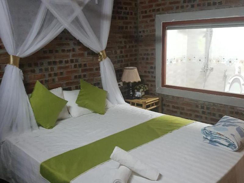 justfly queen room tam coc lake view homestay ninh binh
