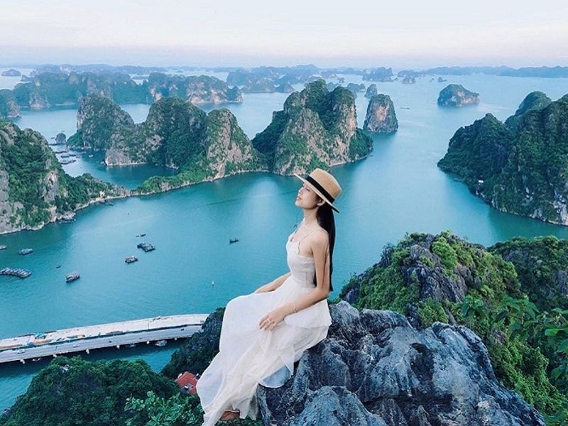 nui bai tho ha long