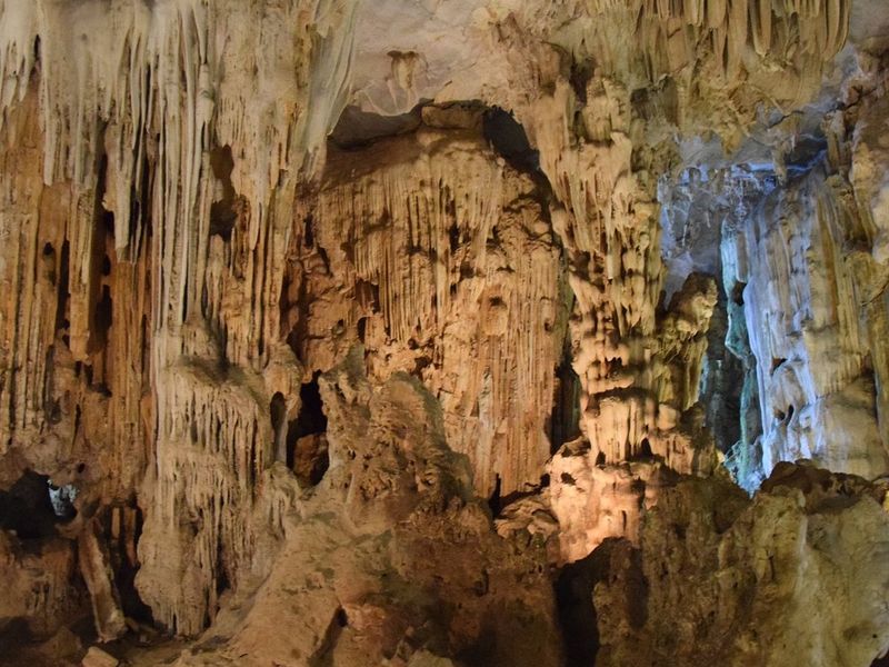 hang tien ong dia diem du lich ha long attvdo18