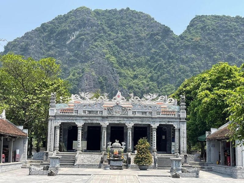 den thai vi dia diem du lich ninh binh attnib14