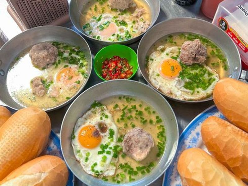 banh mi xiu mai hang quyen