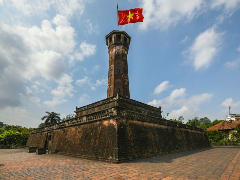 cot co ha noi ba dinh dia diem du lich ha noi atthan24
