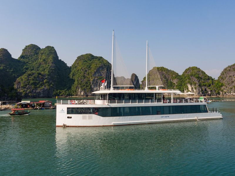 jade sails aclass cruises ha long