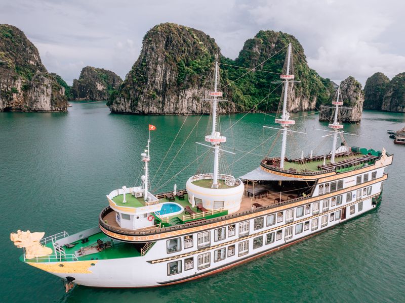 dragon legend cruise indochina junk cruise ha long bay