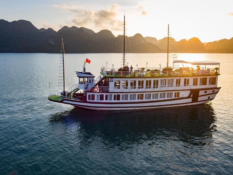 lavender elegance cruise ha long
