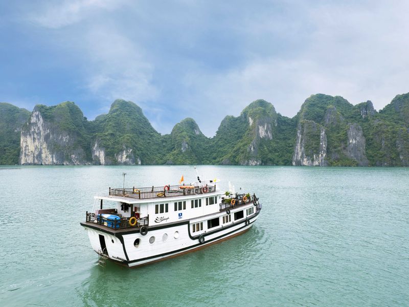 legend halong 1 cabin bhaya au co cruise ha long bay