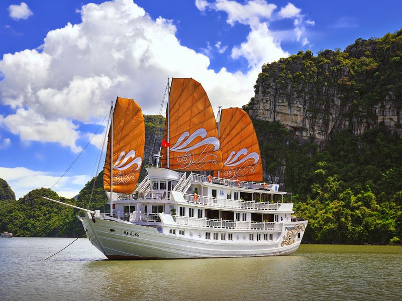 paradise peak cruise 8 cabins ha long