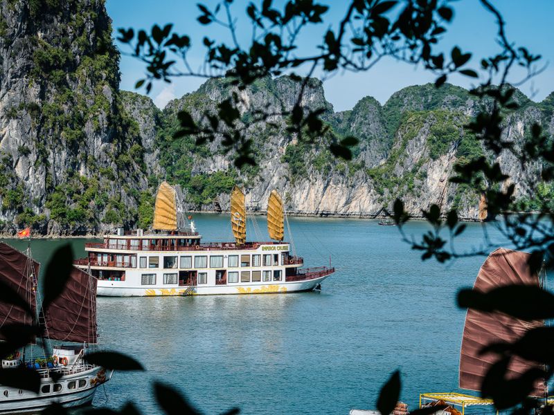 emperor cruise ha long bay