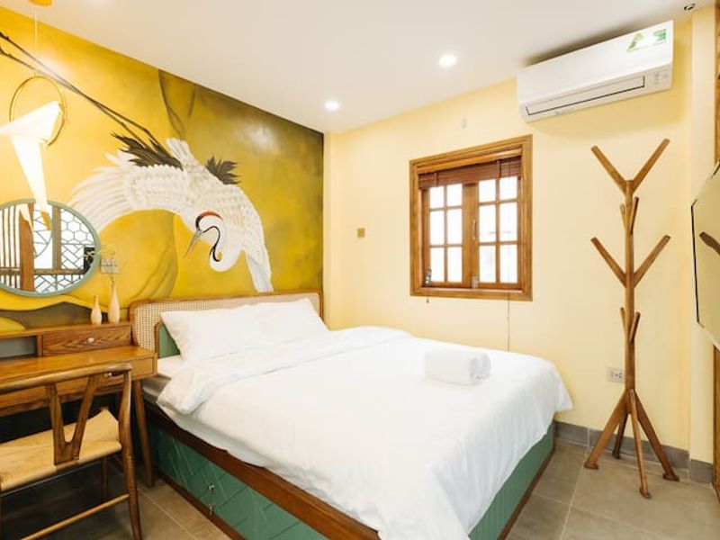 yellow room crane house hoan kiem ha noi 