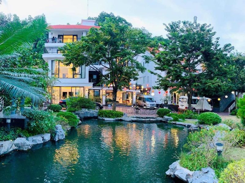 winter villa orestay ha long
