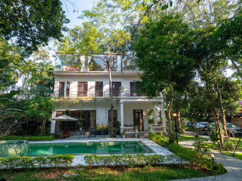 justfly white house villa by de vuz hoa binh