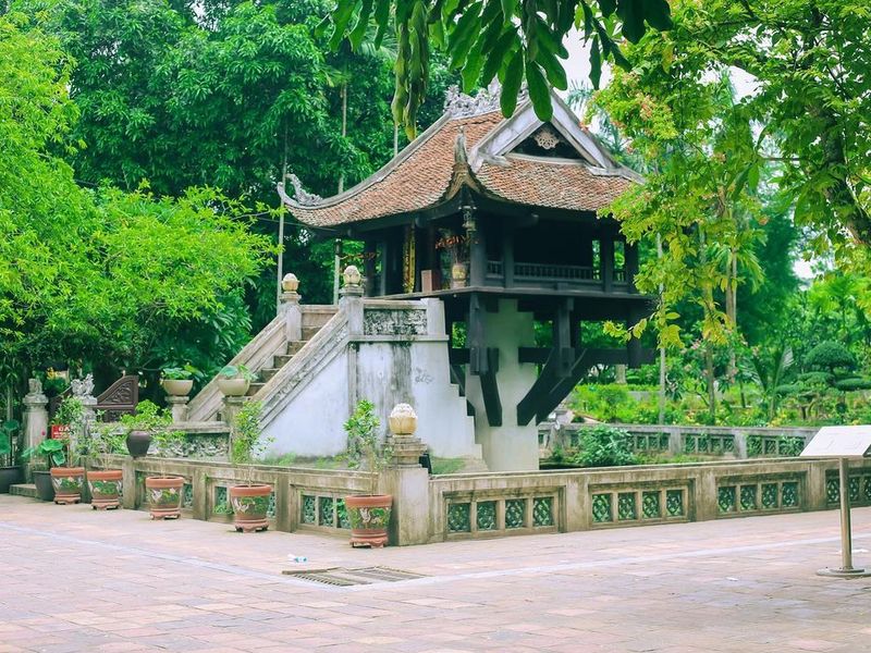 chua mot cot hanoi
