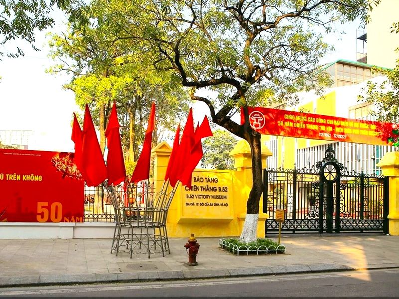 justfly bao tang chien thang b52 hanoi