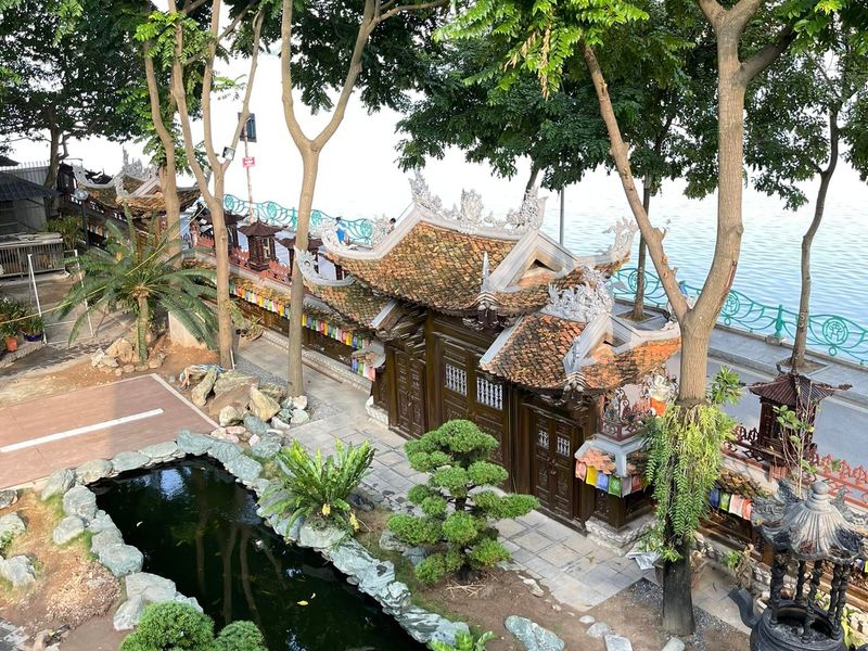 justfly chua van nien hanoi