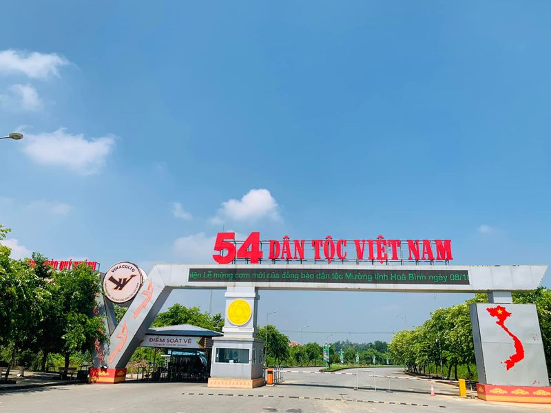 justfly lang van hoa du lich cac dan toc viet nam son tay hanoi