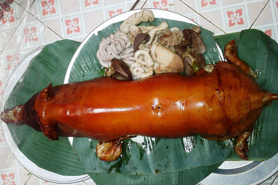 Heo quay nguyên con trong ngày lễ