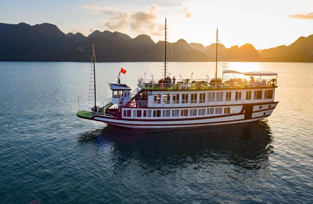 lavender elegance cruise ha long