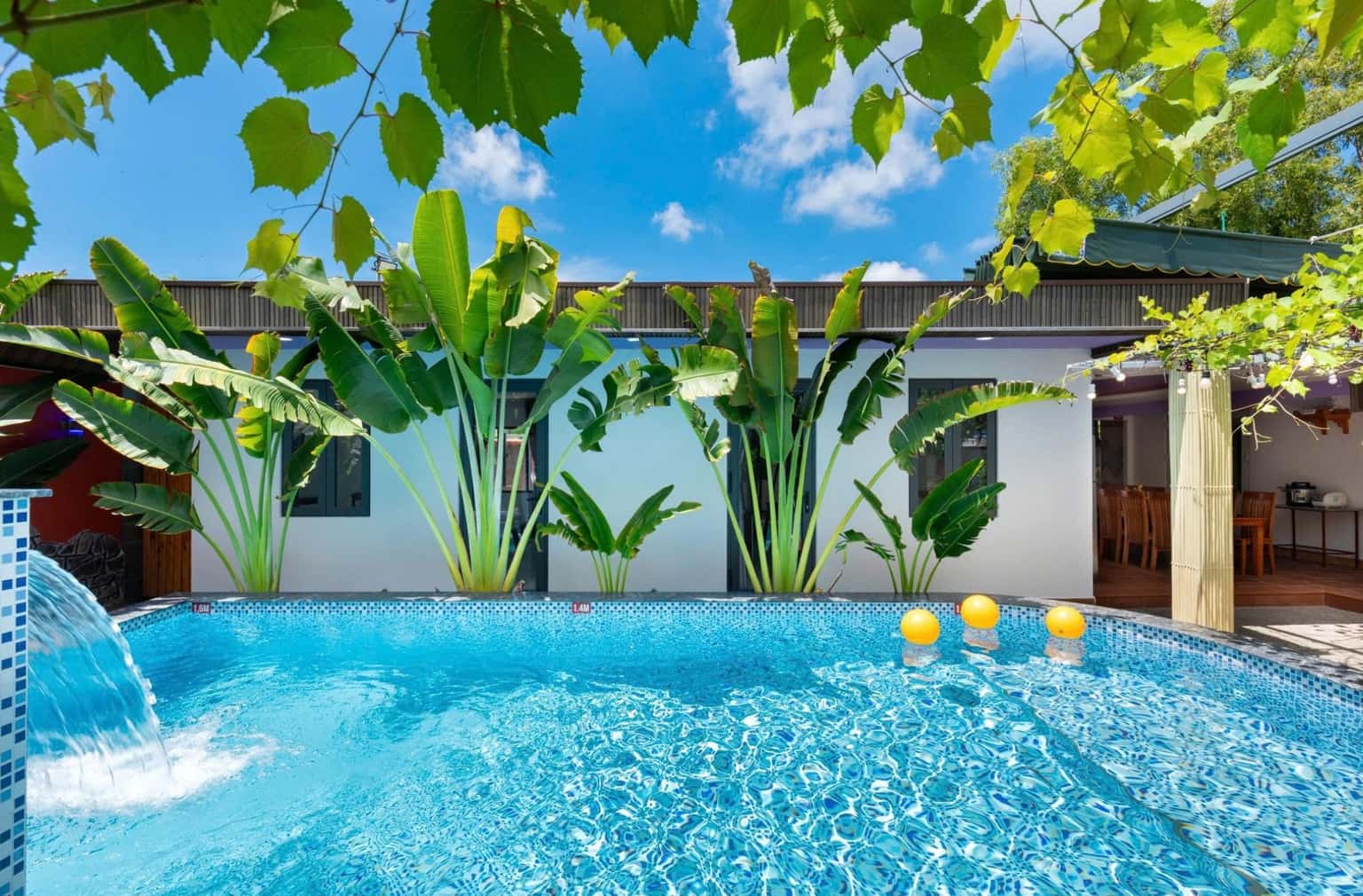 Hồ bơi riêng ngoài trời