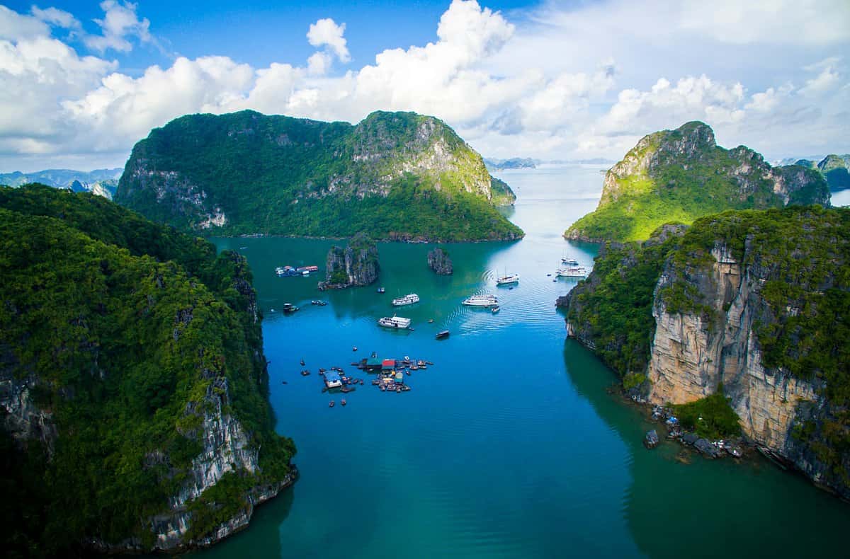 vinh bai tu long ha long 