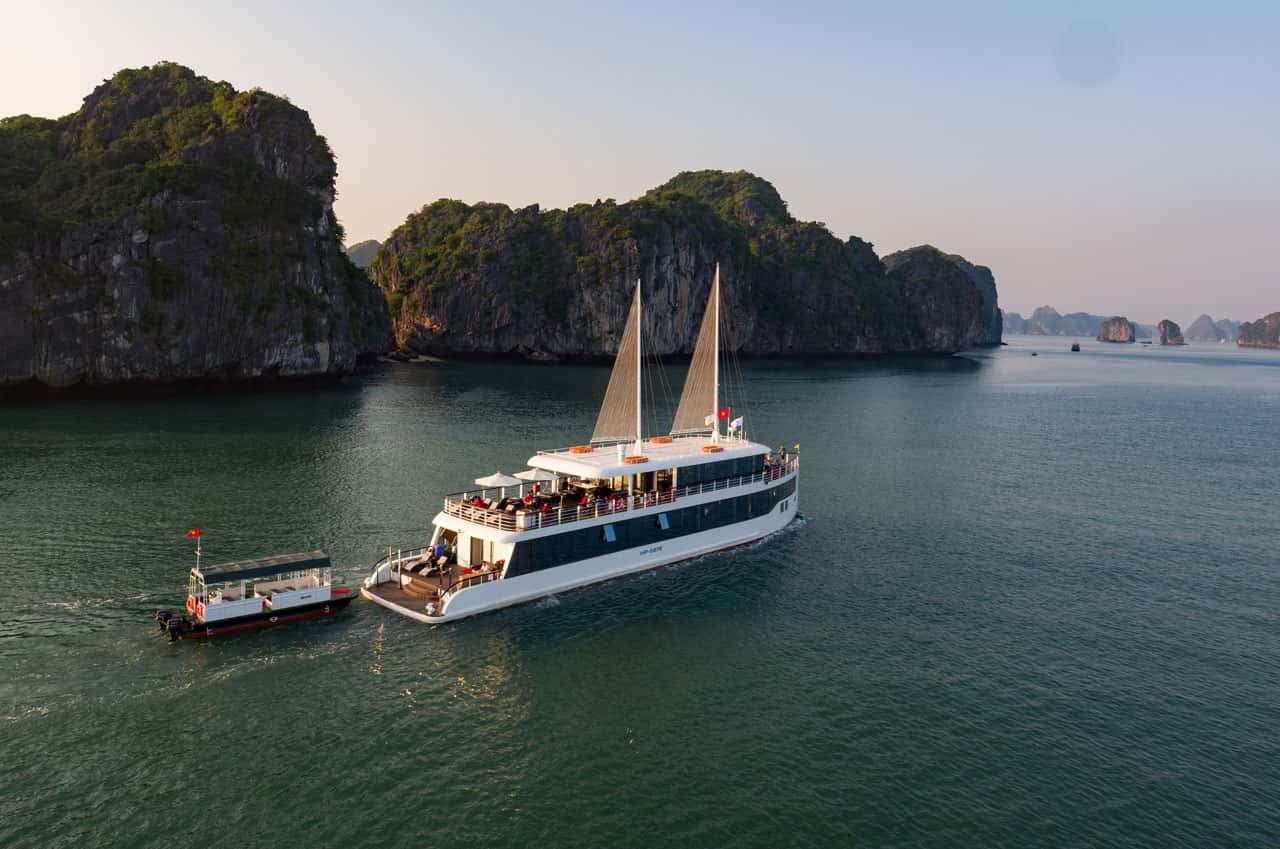 jade sails aclass cruises ha long