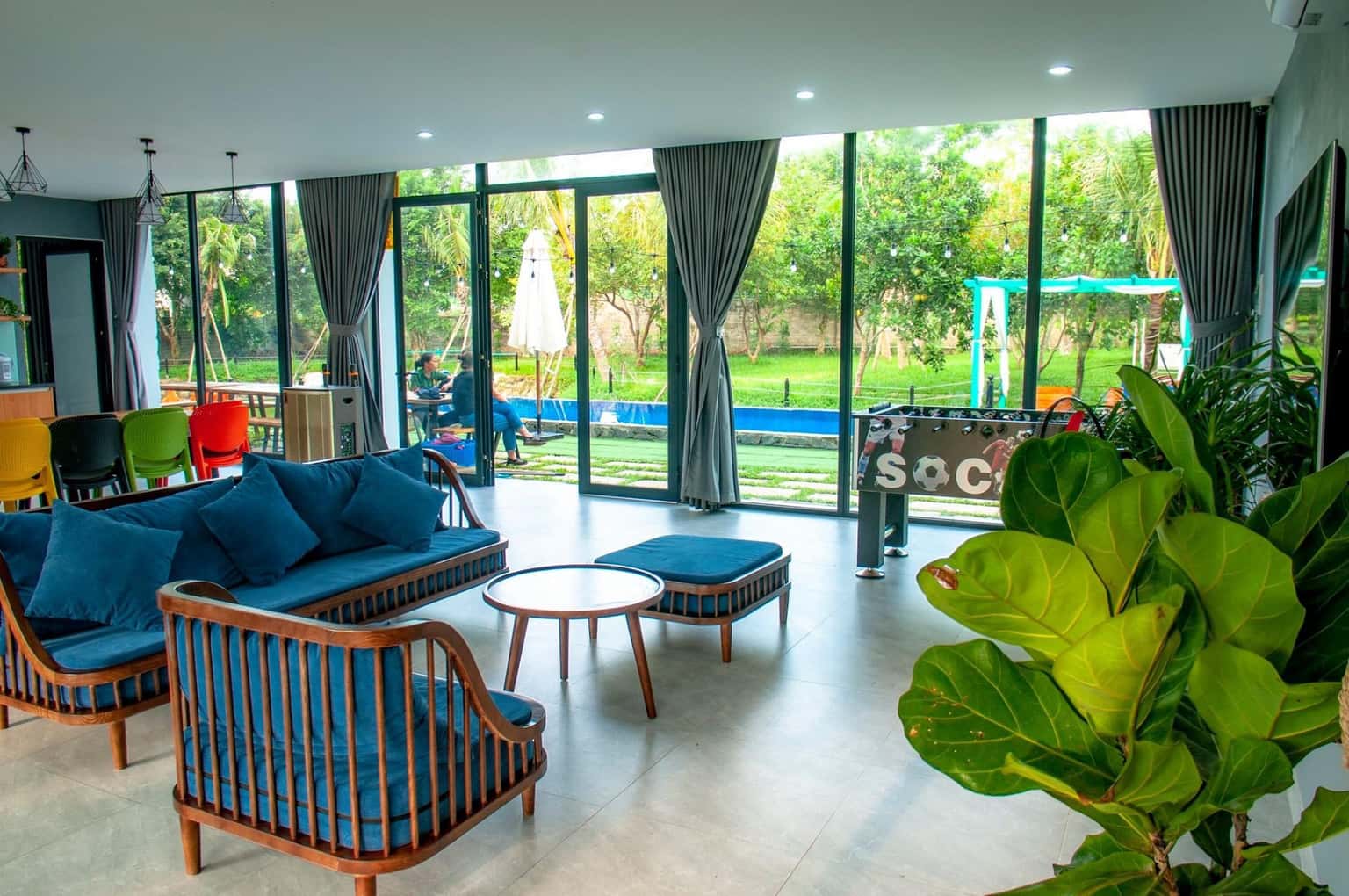 phong-khach-villa-18-tan-view-bungalow-villa-homestay-ba-vi-ha-noi-03