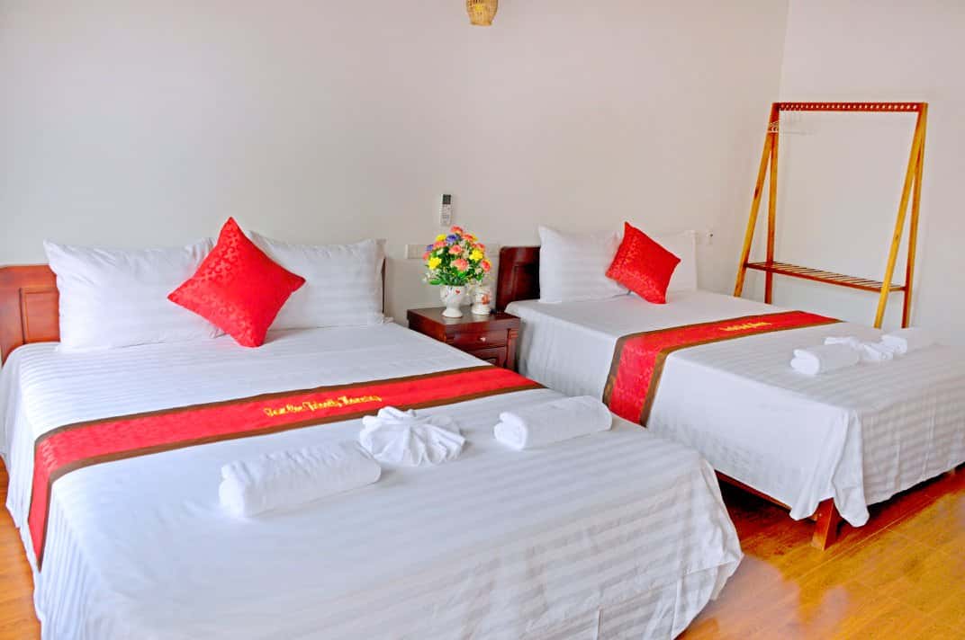 justfly phong 4 nguoi co ban cong tam coc friendly homestay ninh bình