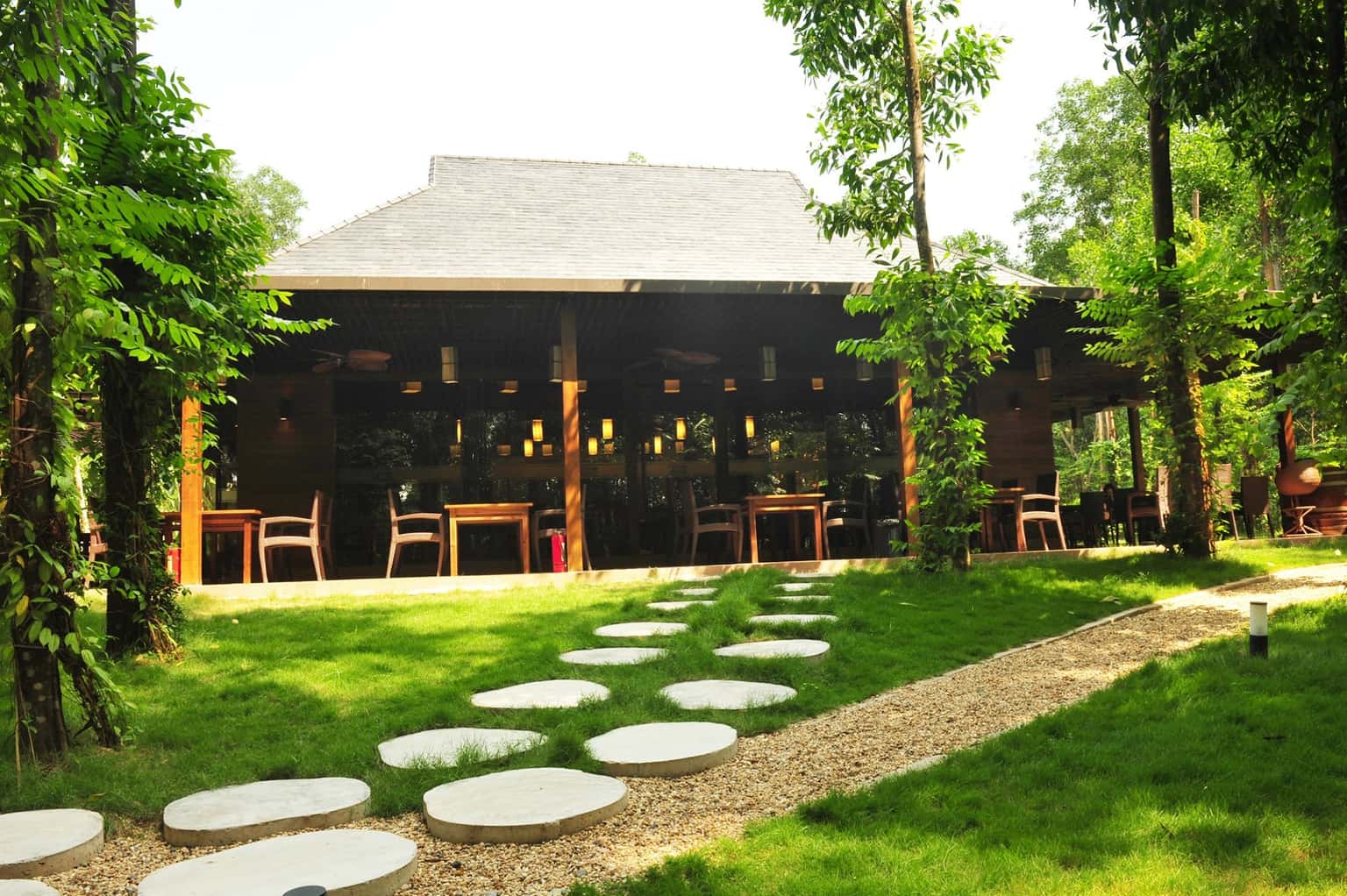 nha hang the beach flamingo dai lai resort 