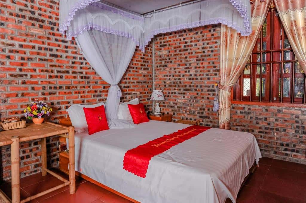 justfly quadruple room tam coc river view homestay ninh binh