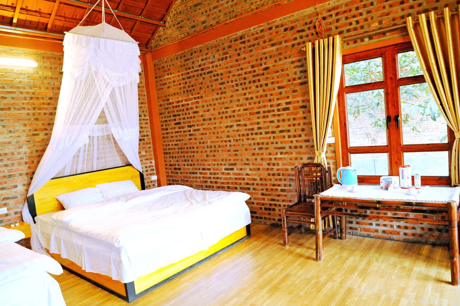 phong gia dinh view nui trang an lotus lake homestay ninh binh